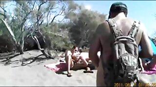 Três vagabundas loiras mega peitudas vão filme pornô com mulher de 60 anos chupar um pau grande